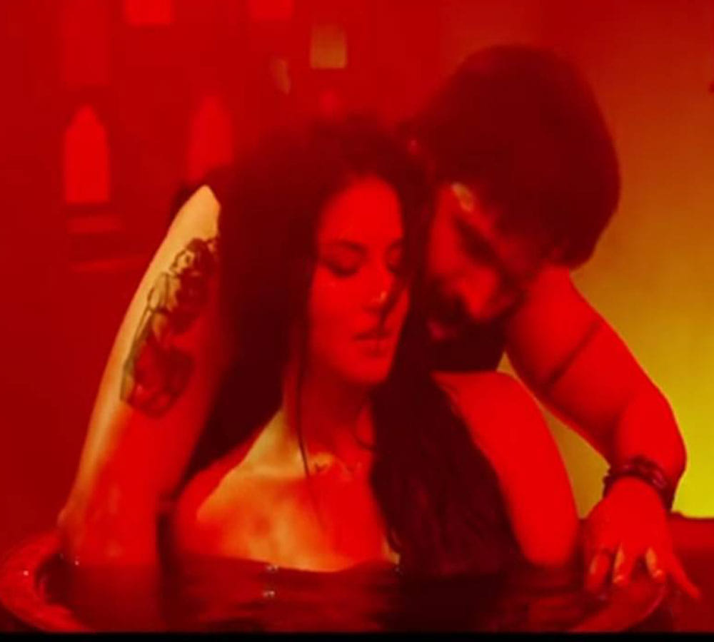 emran hashmi film badshaho song piya more released sunny leone dancing