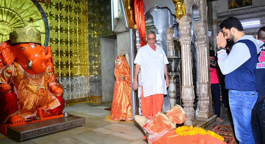 abhishek bachahan reach at motidoongari temple