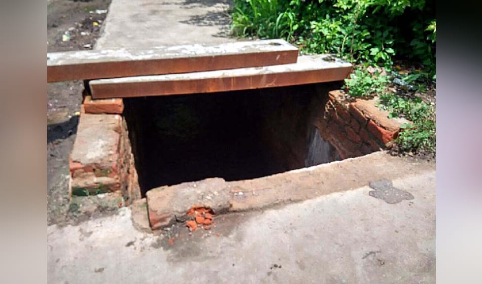 aggarwal sweets owner dies of falling in manhole 