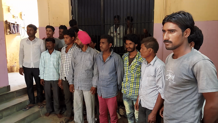 alwar police took action against roadside nomads 