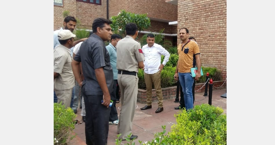 gun fire on 10 class student in school campus