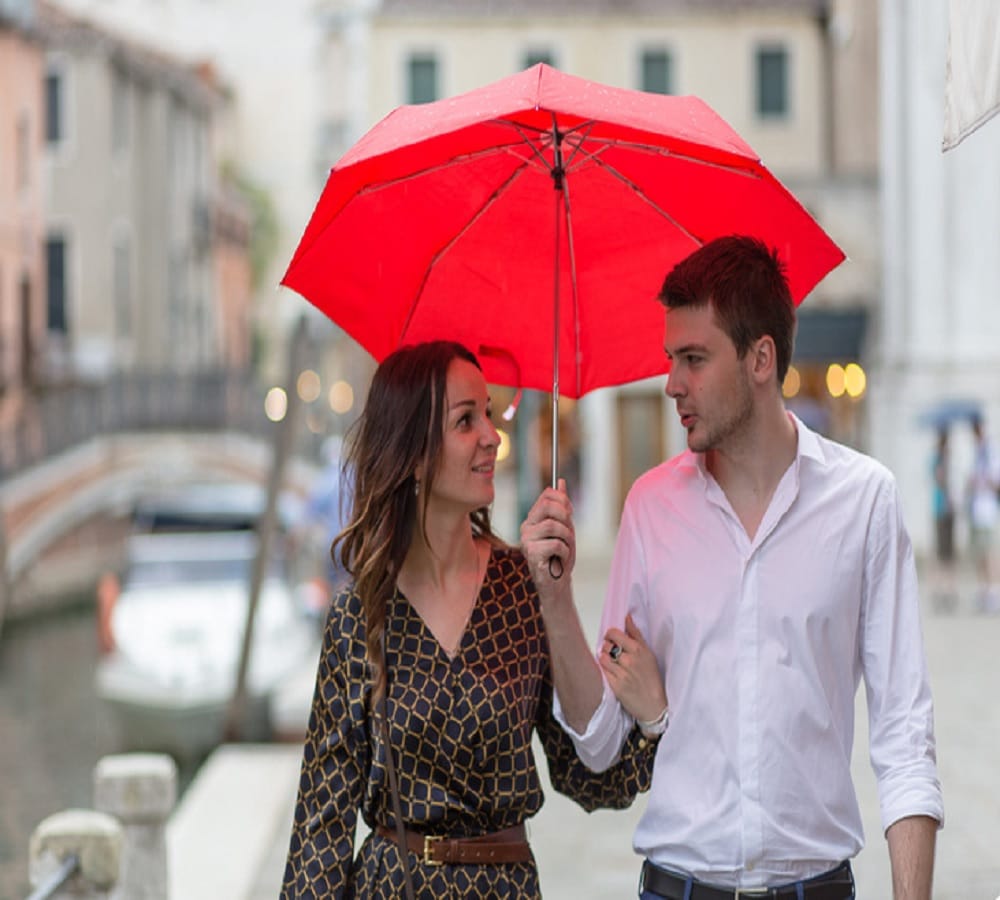 Do you know what single girl think about couples? 