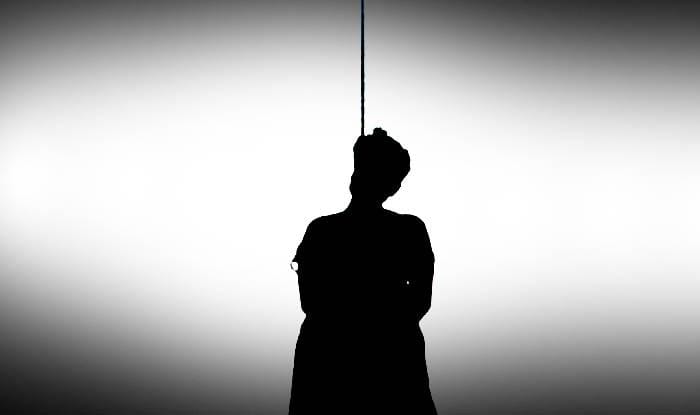 Hanging on the clothes in the neck while hanging yoga, death