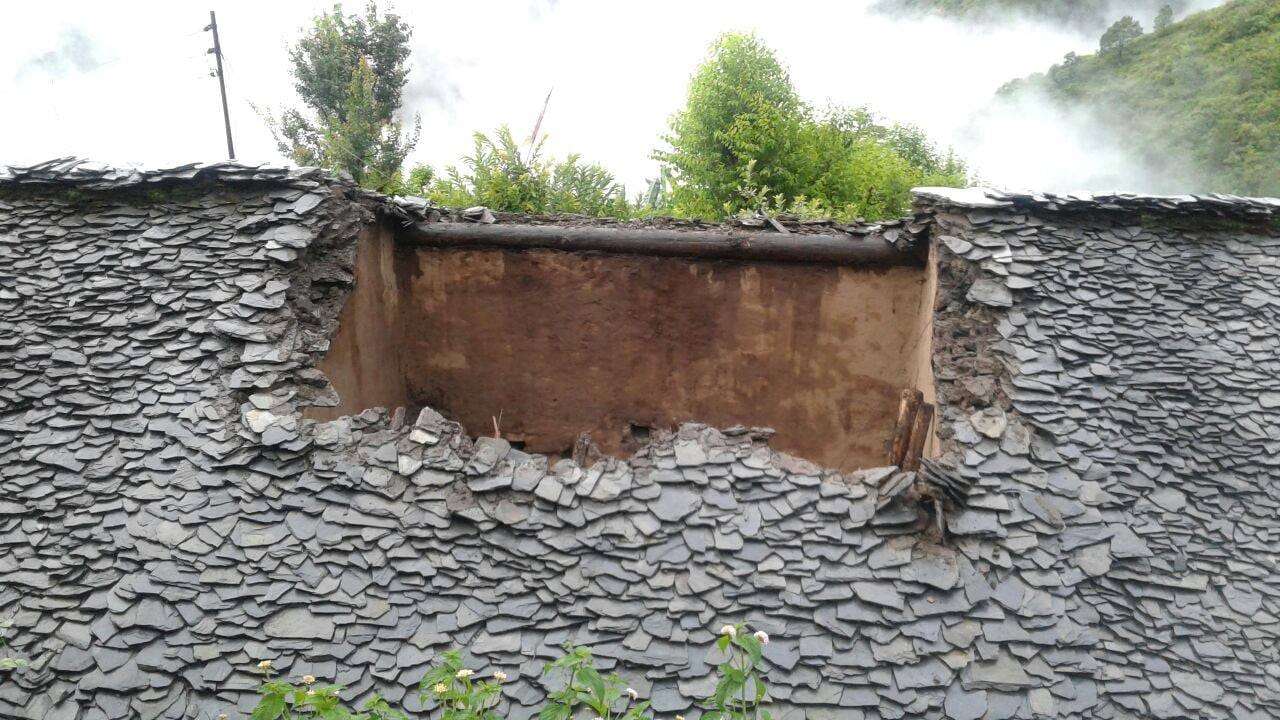 roof fell due to heavy rain, one dead