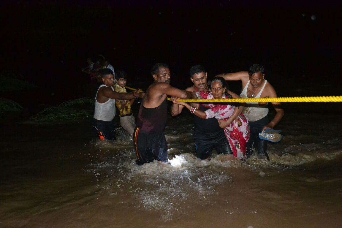 Army doing rescue in flood affected areas in rajasthan