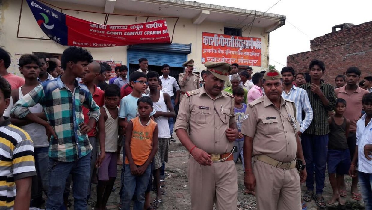 jaunpur kashi gomati gramin bank robbery in filmy style