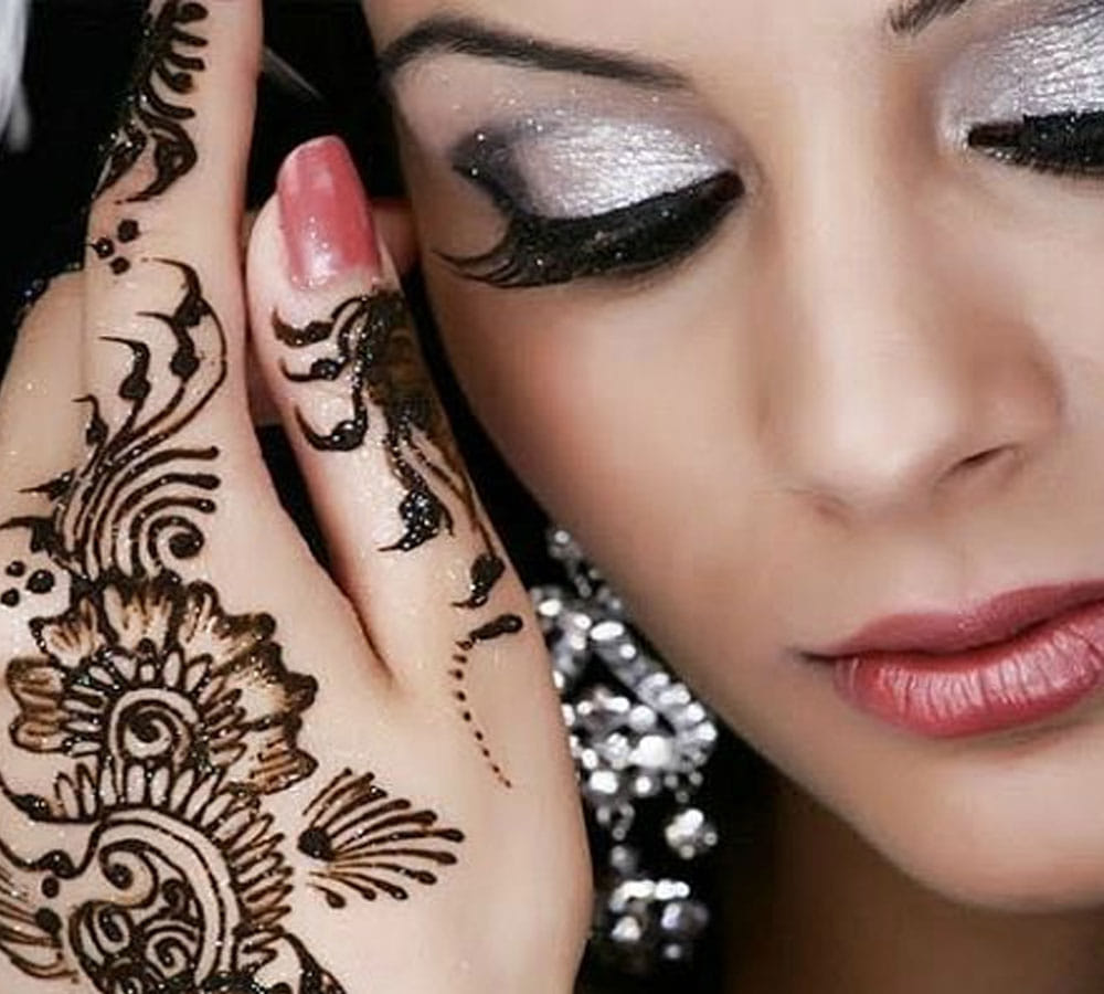 Think before applying henna on the festival of Teej, it may cause you skin problems