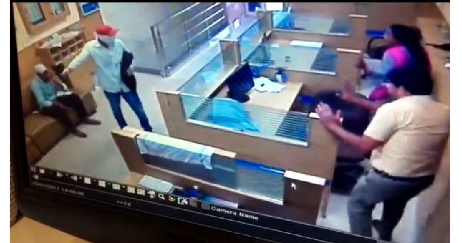 Bank Robbery In Broad Daylight in SBI Branch Mohali