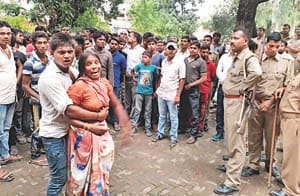 two died in accident, angry women beaten Sub inspecter