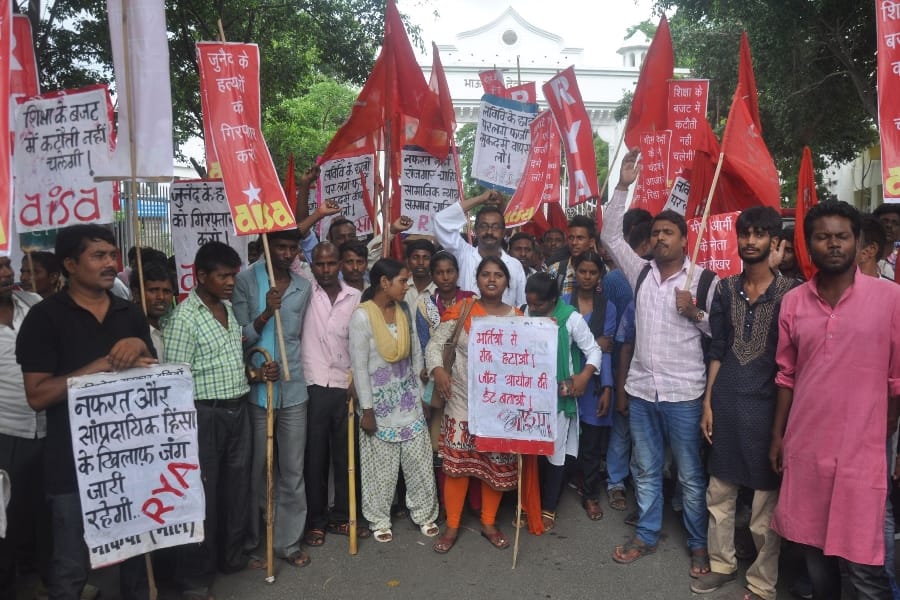  AISA members protest in front of Lucknow University.