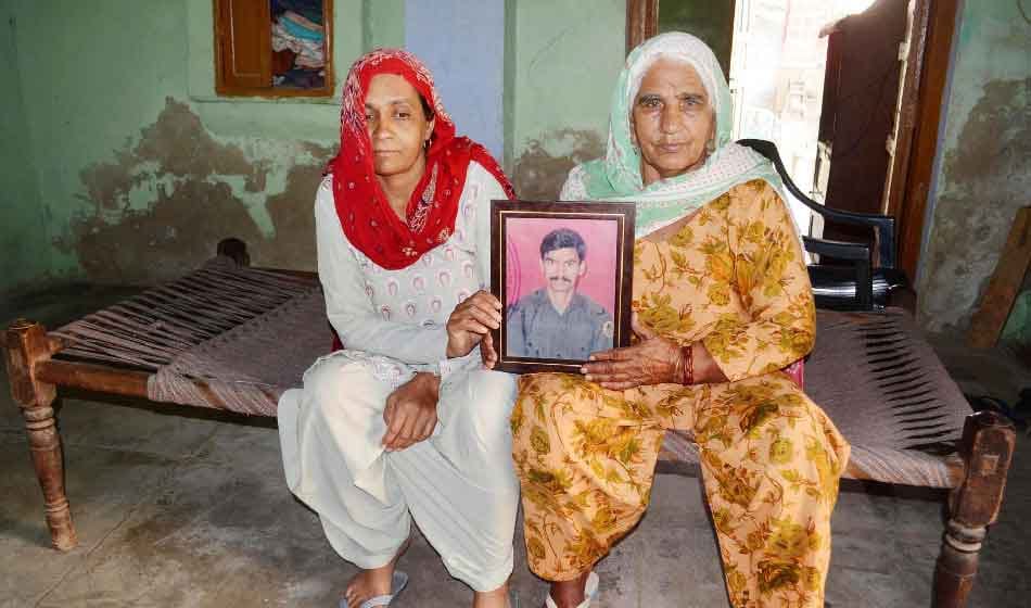 mother of kargil mrtyre showed her emotion in gurugram