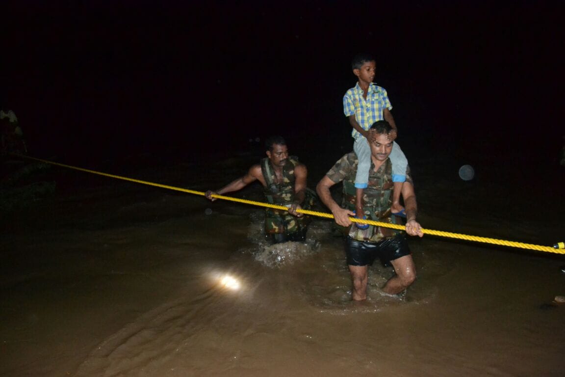 Army doing rescue in flood affected areas in rajasthan