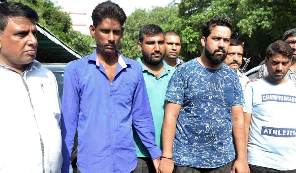 three arrested with more than five kilo heroine in delhi  