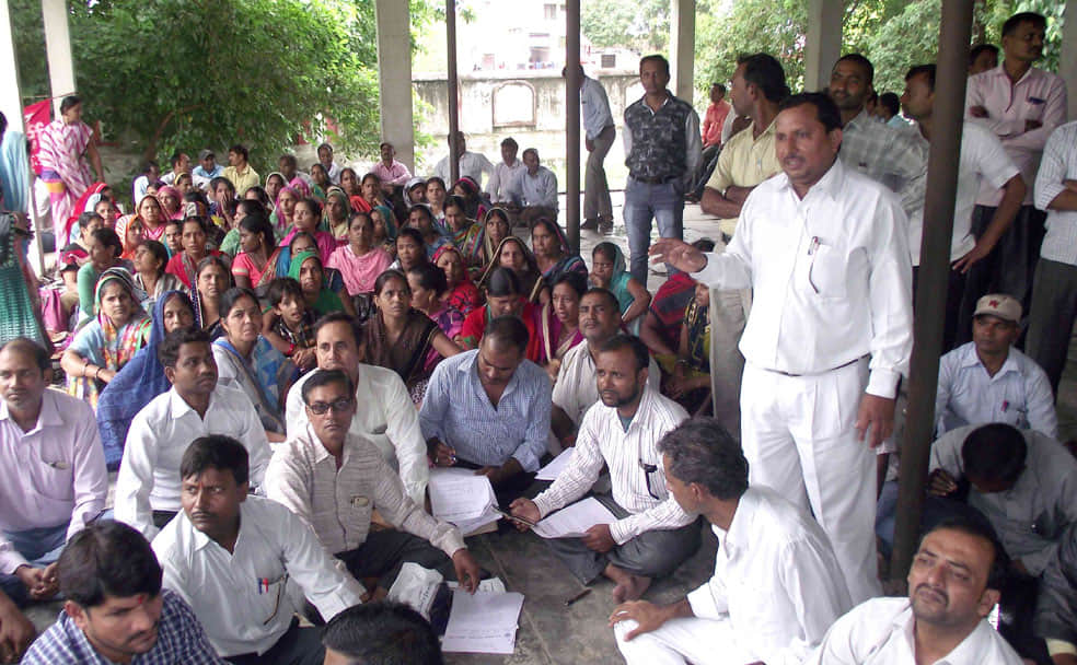 sse the photos of protest by sikshamitra after supreme court judgment