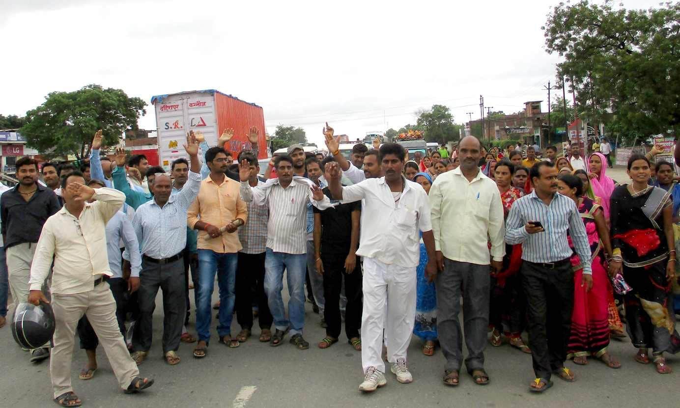 sse the photos of protest by sikshamitra after supreme court judgment
