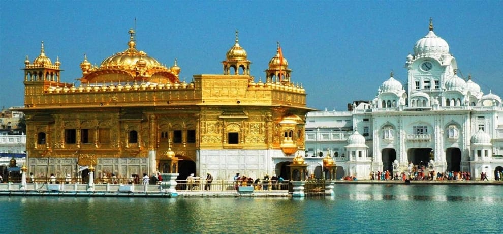 American Sikhs have proposed that women should be allowed to sing hymns at the Golden Temple