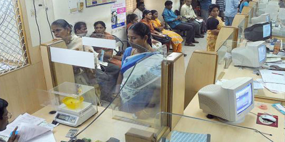 one lakhs eighty three thousand loot from customer in bank
