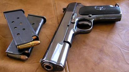 Fake weapons licensing and blackmarketing gang busted