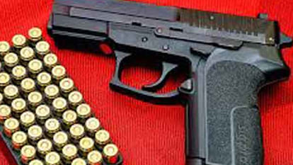 Fake weapons licensing and blackmarketing gang busted