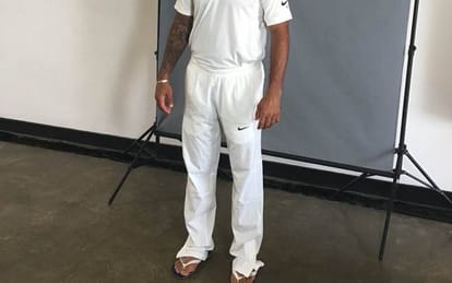 yuvraj singh trolls shikhar dhawan for not wearing shoes during photoshoot