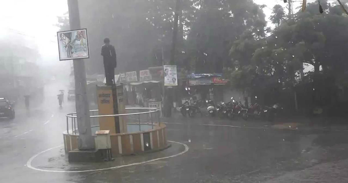 tourist stuck in mount abu due to landslide