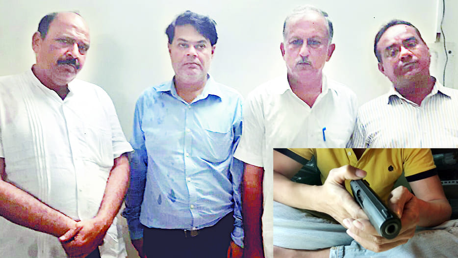 Fake weapons licensing and blackmarketing gang busted