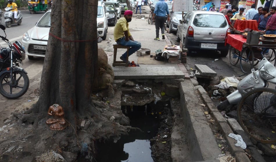 holes of delhi taking peoples life Still Sleeping Administration
