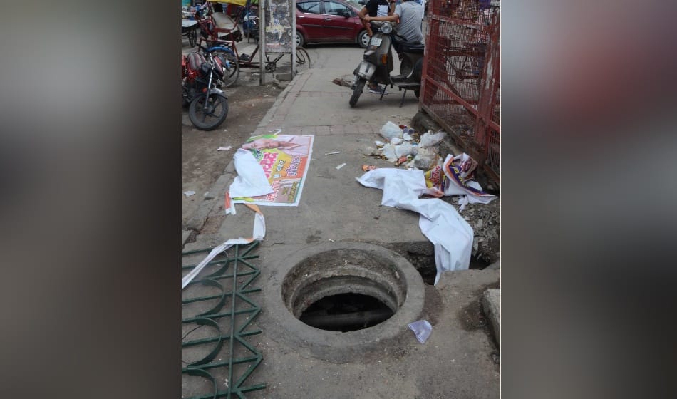 holes of delhi taking peoples life Still Sleeping Administration