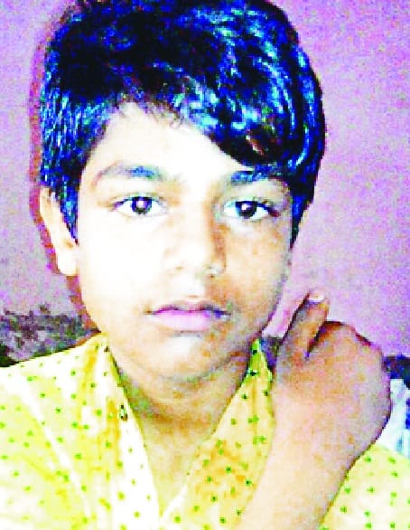 lakh looted with knife point on baby