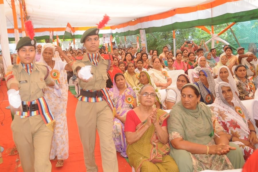 amar ujala organized veerangna samman samaroh in agra