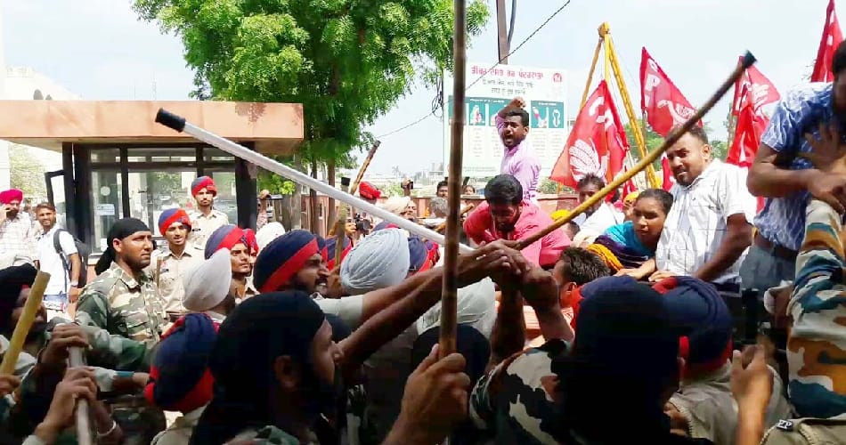 CPI Protest outside District secretariat in Moga