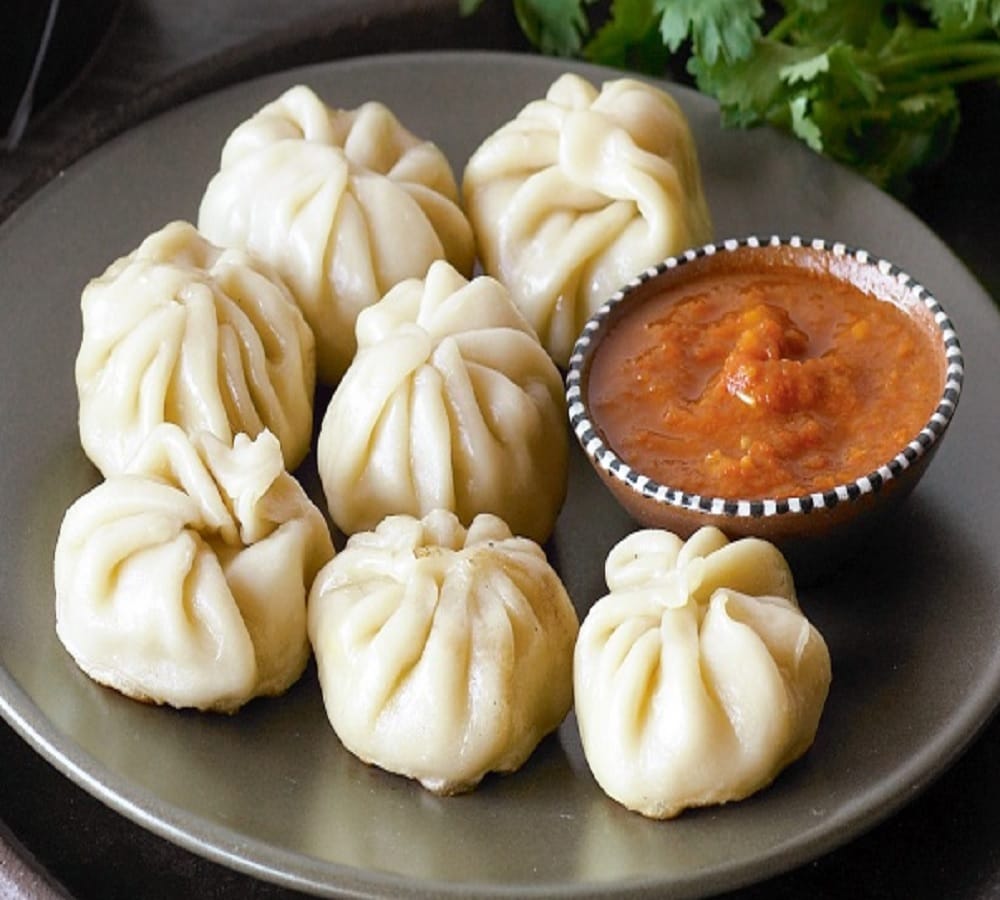 Delhi News more than 50 people sick after eating chicken momos in jaitpur