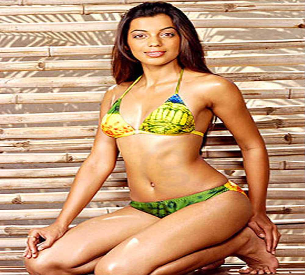 B'Day Spl: Gorgeous Mugdha Godse is a Hottest Bollywood Bikini Babes of All Time