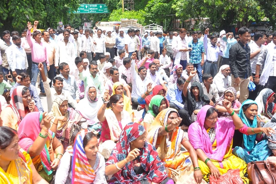 shikshamitra protest in Uttar Pradesh on supreme court decision.