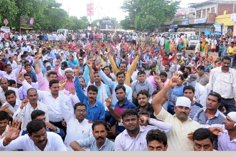 shikshamitra protest in Uttar Pradesh on supreme court decision.
