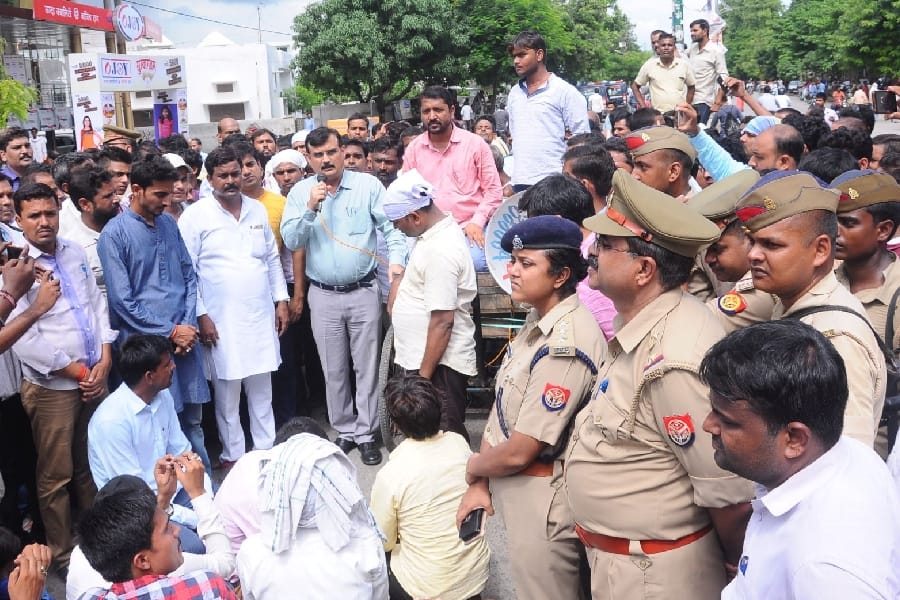 shikshamitra protest in Uttar Pradesh on supreme court decision.