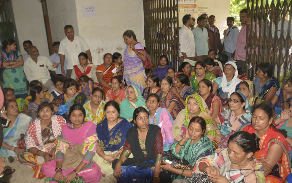 sse the photos of protest by sikshamitra after supreme court judgment