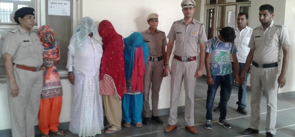 lady was running sex racket from home, 5 including four women arrested