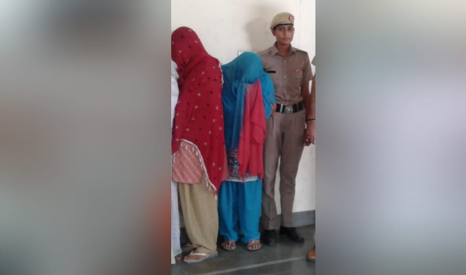 lady was running sex racket from home, 5 including four women arrested