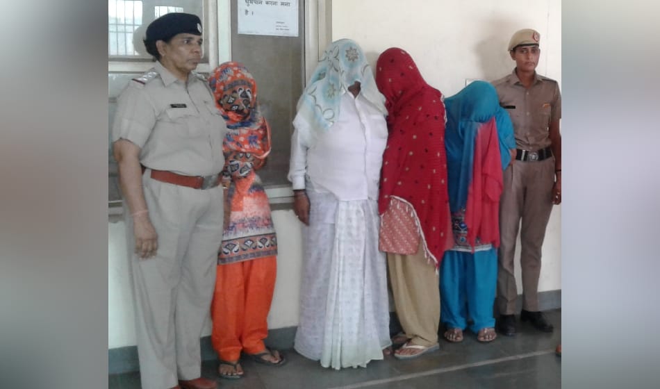 lady was running sex racket from home, 5 including four women arrested