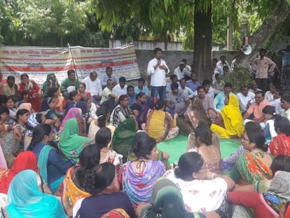 more than 20 thousand shikshamitra will affected by the decisions of CM yogi adityanath government