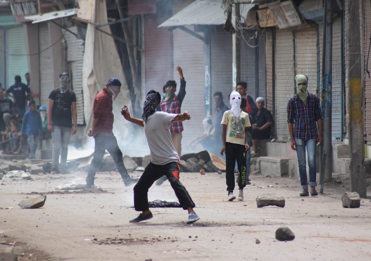 stone pelting on security forces in kashmir valley, one injured