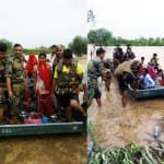 सेना जुटी बचाव में