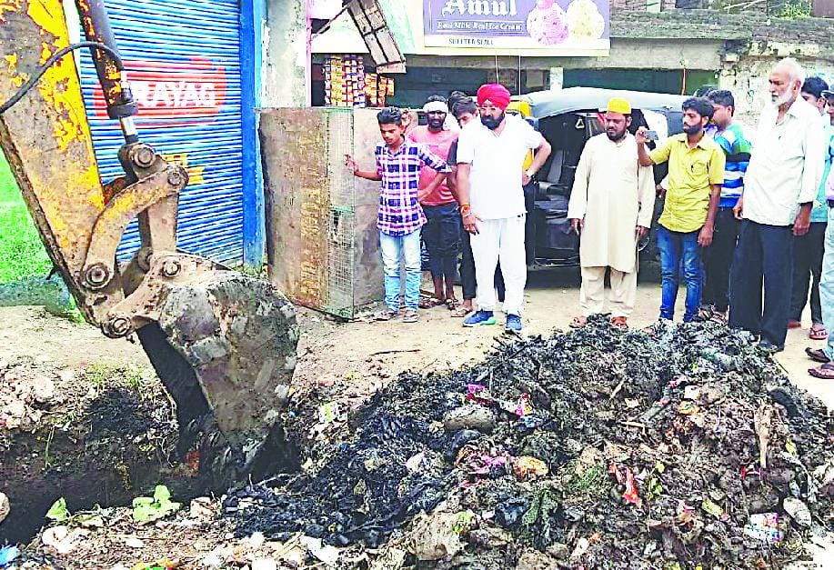 Illegal construction of Saturn Bazar Nullah collapsed