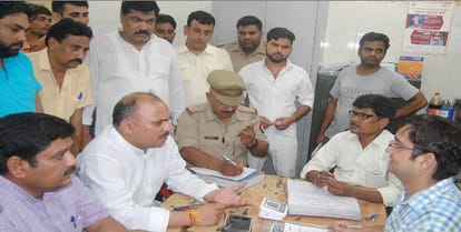 Doctors and BJP-run hockey-sticks, eight people including BJP leader injured