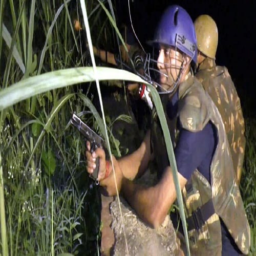 see, the live photos of the encounter, shot the accused