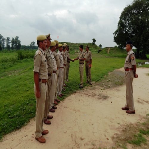 Open poles in police competition in the firing range, see these photos