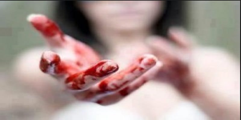 Forced to refuse to marry, forced girlfriend in the house, jumped off the roof