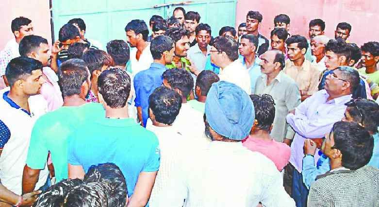 Fitter dies due to movable in steel factory