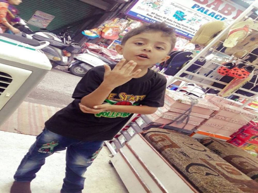 emotional photos of Six year old boy death in haldwani